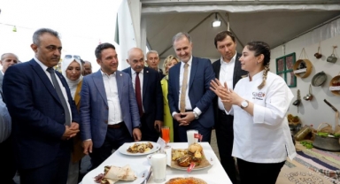 Festival çadırında el emeği ürünler sergilendi