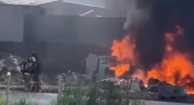 Geri dönüşüm deposunda yangın