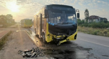 Halk otobüsü ile ticari araç çarpıştı: 1 ölü