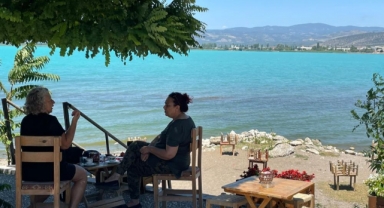 İznik Gölü turkuaz renge büründü