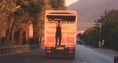 Kamyon kasasında yolculuk