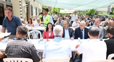 Kavurma kazanları birlik için kaynadı
