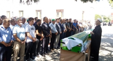 Kazada ölen mobilyacı ve eşi toprağa verildi