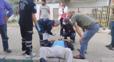 Motosiklet kamyonla kaldırım arasına sıkıştı: 1 yaralı