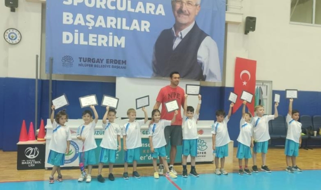 Nilüfer'in minik basketçileri sertifikalarını aldı