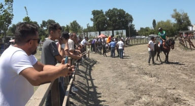 Rahvan atları yarışı nefes kesti