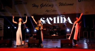Samida İnegöllü hayranlarıyla buluştu