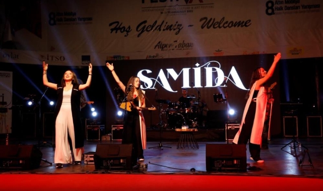 Samida İnegöllü hayranlarıyla buluştu