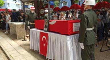 Şehidi mahşeri kalabalık uğurladı