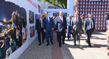 Şehitlikte duygusal anma