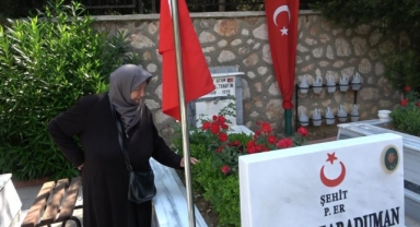 Şehitlikte hüzünlü bayram