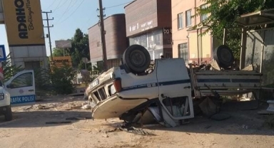 Tırın çarptığı kamyonet takla attı: 2 yaralı