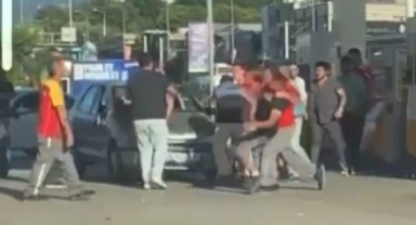 Trafikte kanlı yol verme kavgası