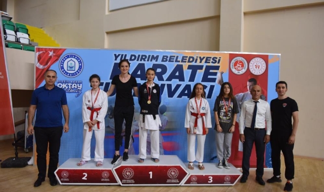Yıldırım'da '15 Temmuz' karate şampiyonları ödüllerini aldı