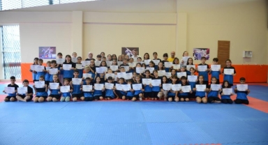 Yıldırım yaz spor okullarında sertifika heyecanı