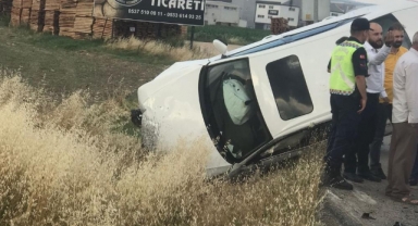 Yoldan çıkan otomobil havalanıp takla attı