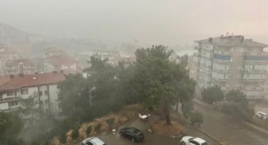 Bursa'da yağış etkili oldu: Yollar göle döndü