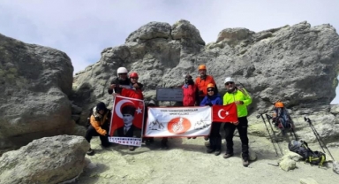 Bursalı dağcılar İran'da zirve yaptılar