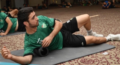 Bursaspor şiddetli yağmurdan salona kaçtı