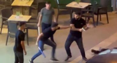 Cadde ortasında akrabalarına kurşun yağdırdı