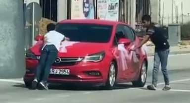 Düğün konvoyunda bahşiş mücadelesi
