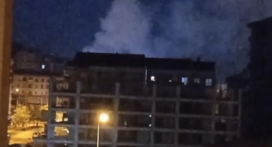 Genç adam kendi evini yaktı