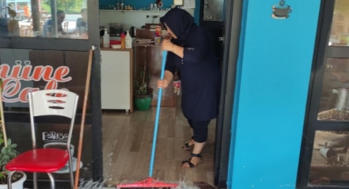 Hırsız su sayacını çaldı, iş yerini su bastı