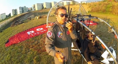 İlk uçuşunu gerçekleştiren öğrencilerini otomobil gibi yıkadı