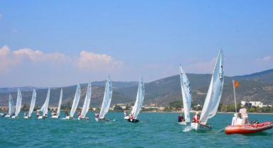 İznik Gölü’nde rüzgara karşı mücadele başladı