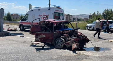 İznik'te korkunç kaza:1 ölü 3 yaralı
