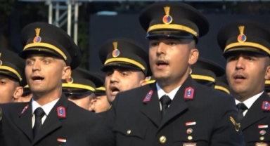 Diplomalarını aldılar