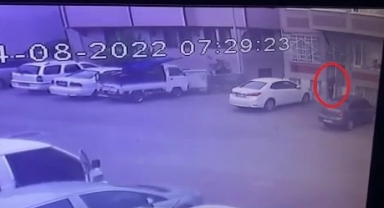 Kamyonette çalacak bir şey bulamayınca eve girdiler