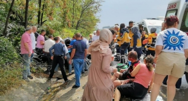 Kanala düşen araçta can pazarı: 1'i ağır 3 yaralı