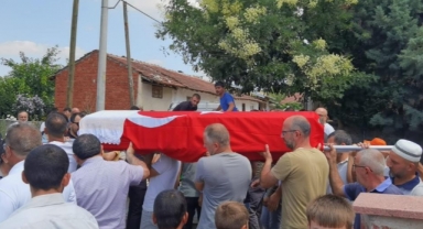 Kazada ölen 3 kişi gözyaşlarıyla defnedildi