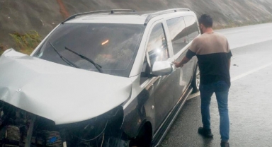 Kontrolden çıkan Minibüs kaza yaptı: 4 yaralı