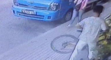Küçük çocuğun hayalini çalan hırsız kamerada