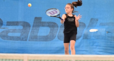 Nilüfer’de miniklerin tenis heyecanı