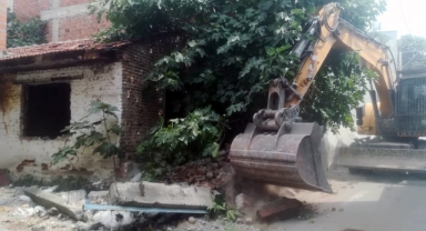 Osmangazi’de tehlike arz eden 2 metruk bina yıkıldı