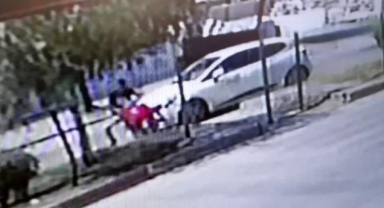 Otomobilin çarptığı motosikletli yaralandı