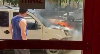 Seyir halindeki araç alev alev yandı