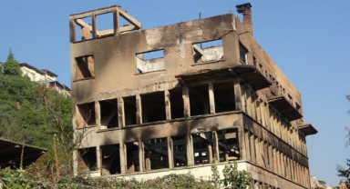 Tarihi fabrika yangın sonrası havadan görüntülendi