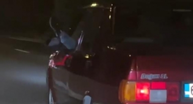 Tek ayağıyla araba süren kişiye ceza yağdı