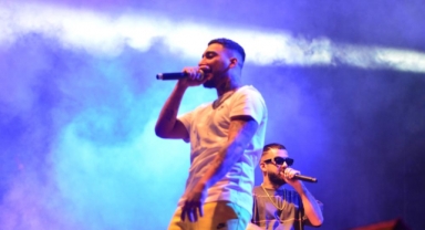 Uzi ile Emre Aydın Uludağ Yaz Festivali'nde hayranlarını coşturdu