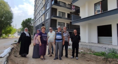 Yeni taşındıkları evlerinde elektriksiz kaldılar