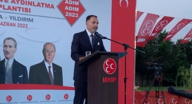 YKS'de dereceye girenleri tek tek telefonla tebrik etti