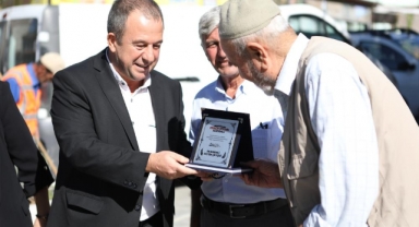 96 yaşındaki zeytinciye onur plaketi