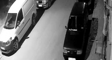 Balkonda asılı olan çamaşırları çaldı