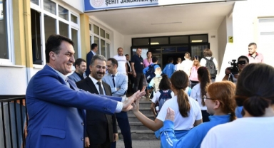 Başkan Dündar, öğrencileri yalnız bırakmadı
