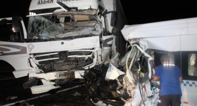 Düğün dönüş yolunda feci kaza: 7 ölü, 9 yaralı