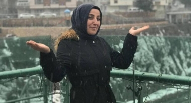Genç kadın gözyaşları arasında defnedildi